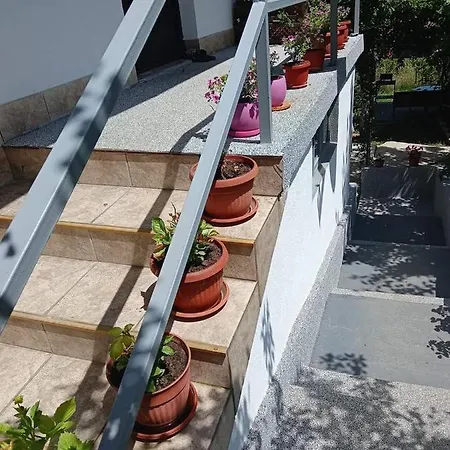 Kuca Za Odmor Ravne H&n アパート